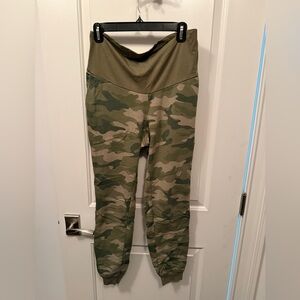 Old Navy Maternity Roll Over Green Camouflage Jogger Sweatpants